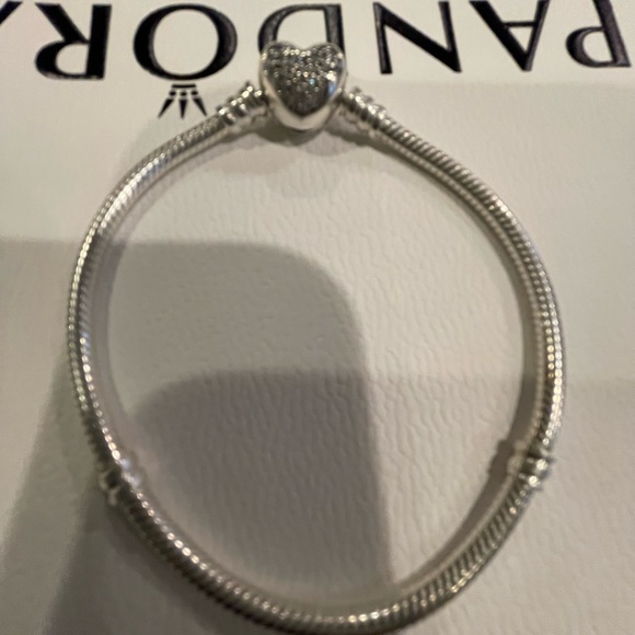 🌟 Disney Pandora Moments Mickey Mouse Heart Clasp Snake Chain Bracelet - Picture 4 of 6